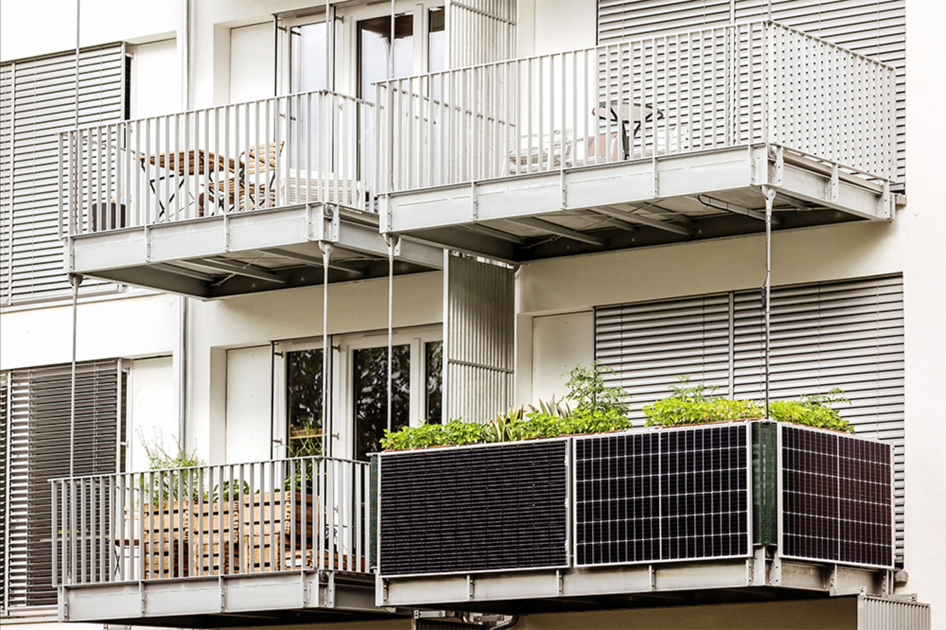 Balkon­kraftwerk bei Braun Elektroteam GmbH in Fuldatal